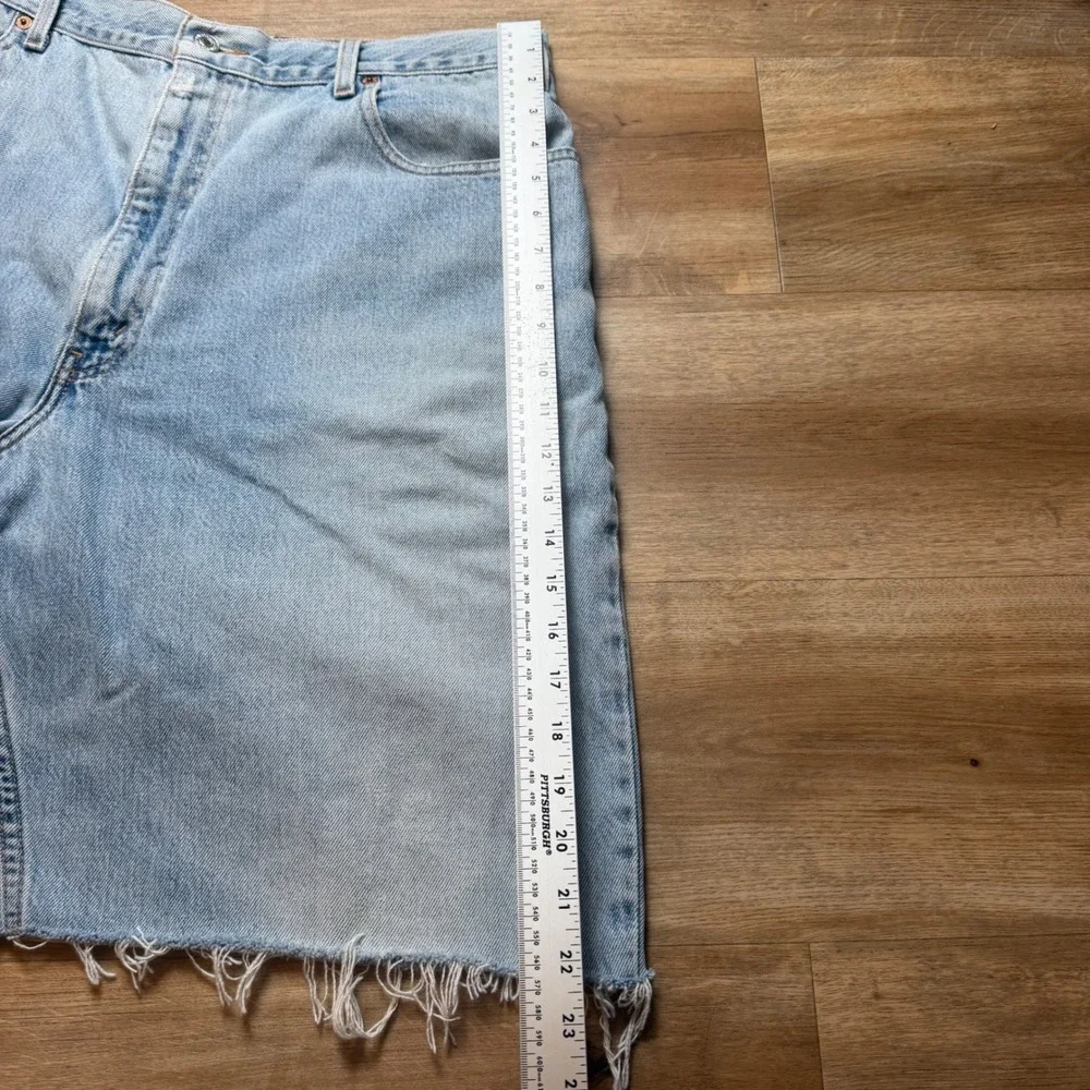 Vintage Levi's 550 Denim Shorts Mens 36 Light Blue Cutoff Relaxed Fit (Tag 40)